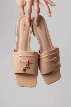 Beige Chappal-445182918