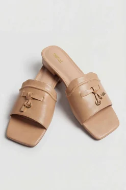 Beige Chappal-445182918