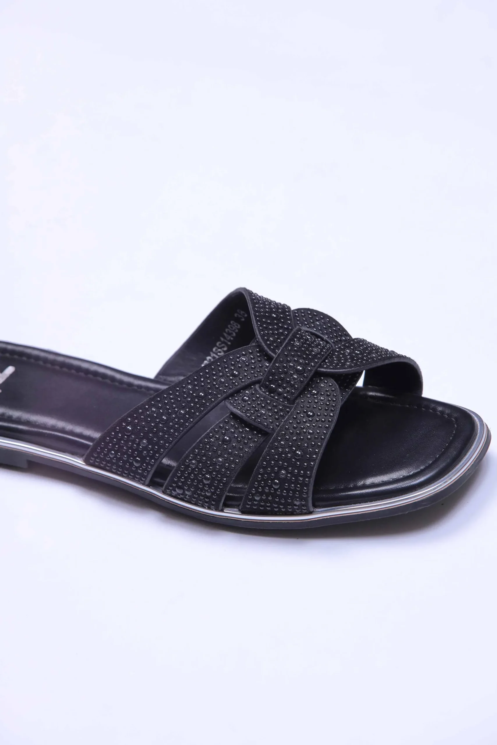 Black Chappal-440602903