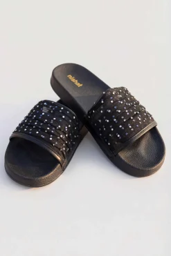 Black Chappal-445412903
