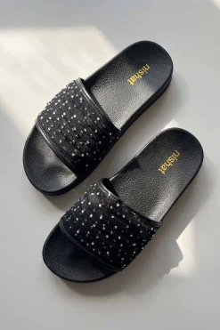 Black Chappal-445412903