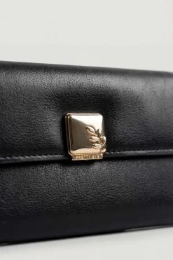 Black Wallet-446632103