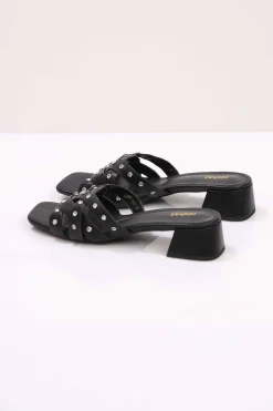 Black Wedge-442982903