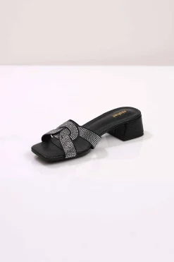 Black Wedge-443122903