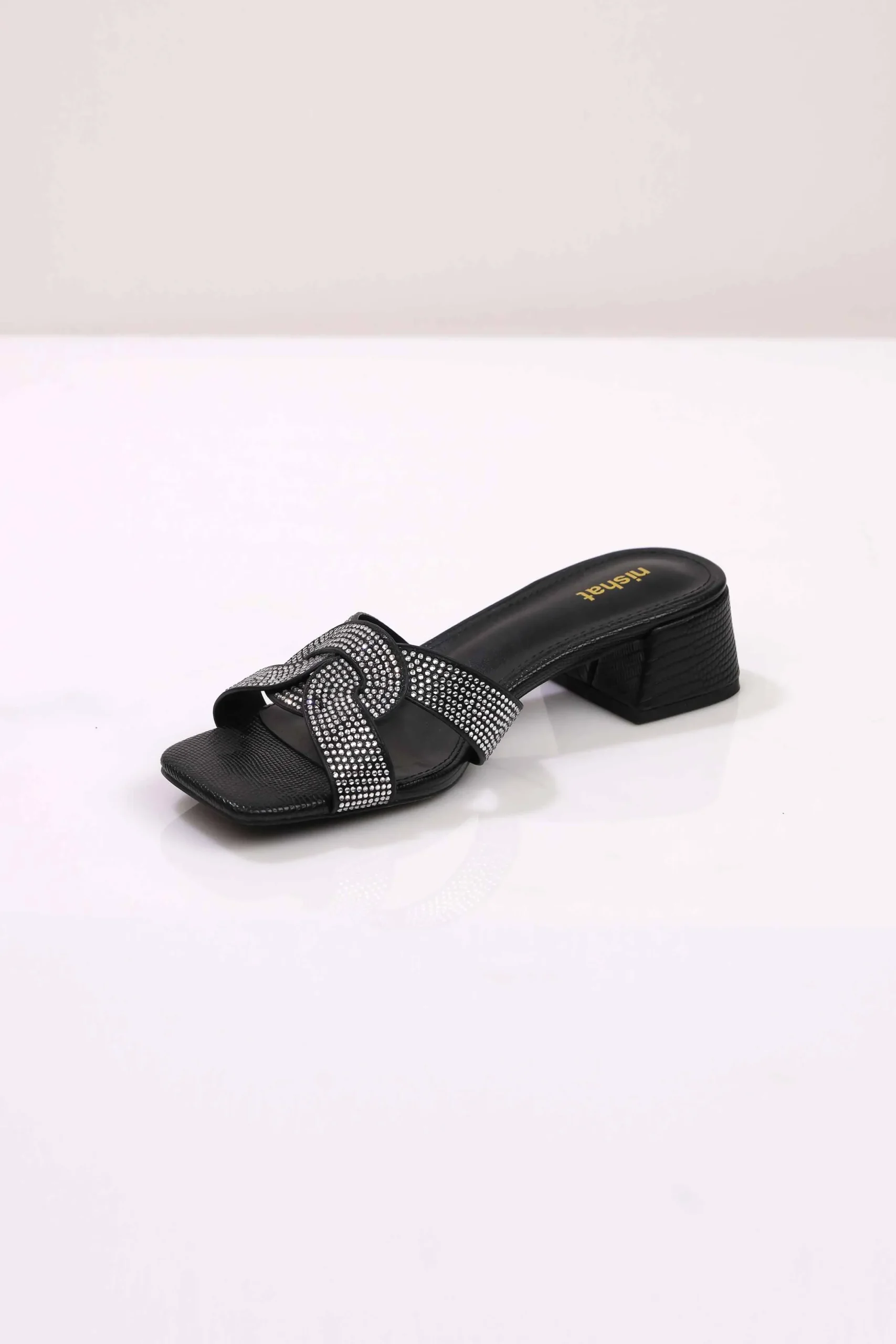 Black Wedge-443122903