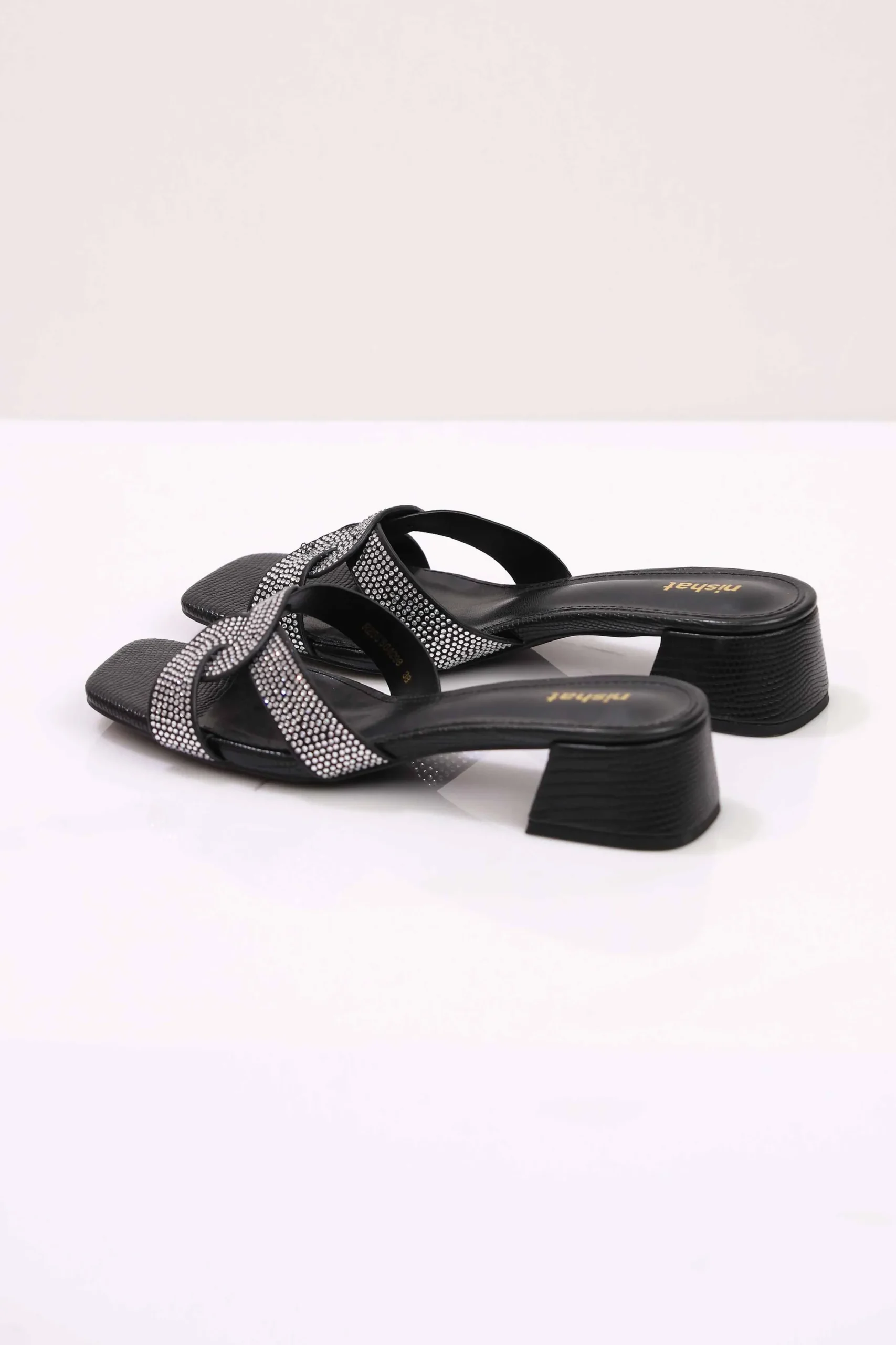Black Wedge-443122903