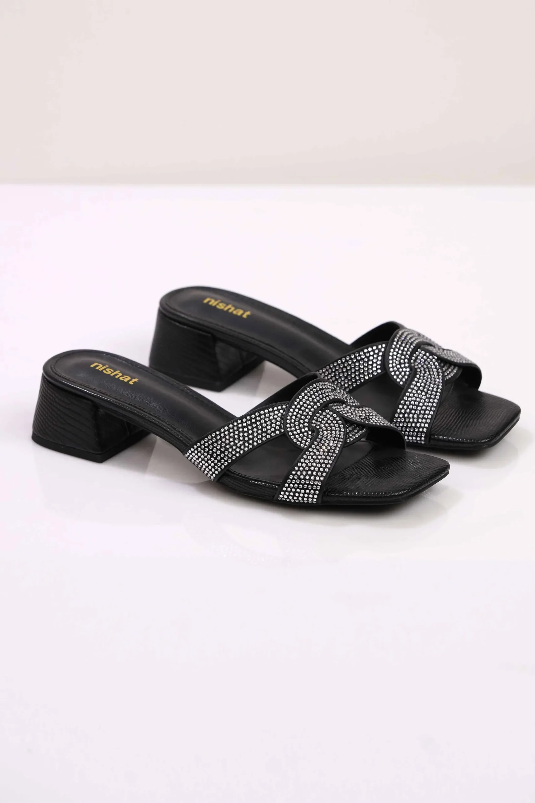 Black Wedge-443122903
