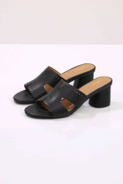 Black Wedge-443082903