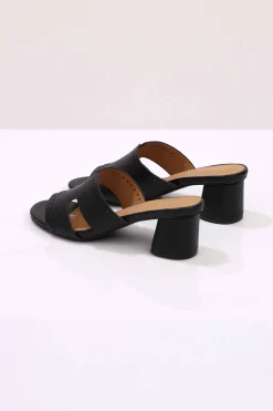 Black Wedge-443082903
