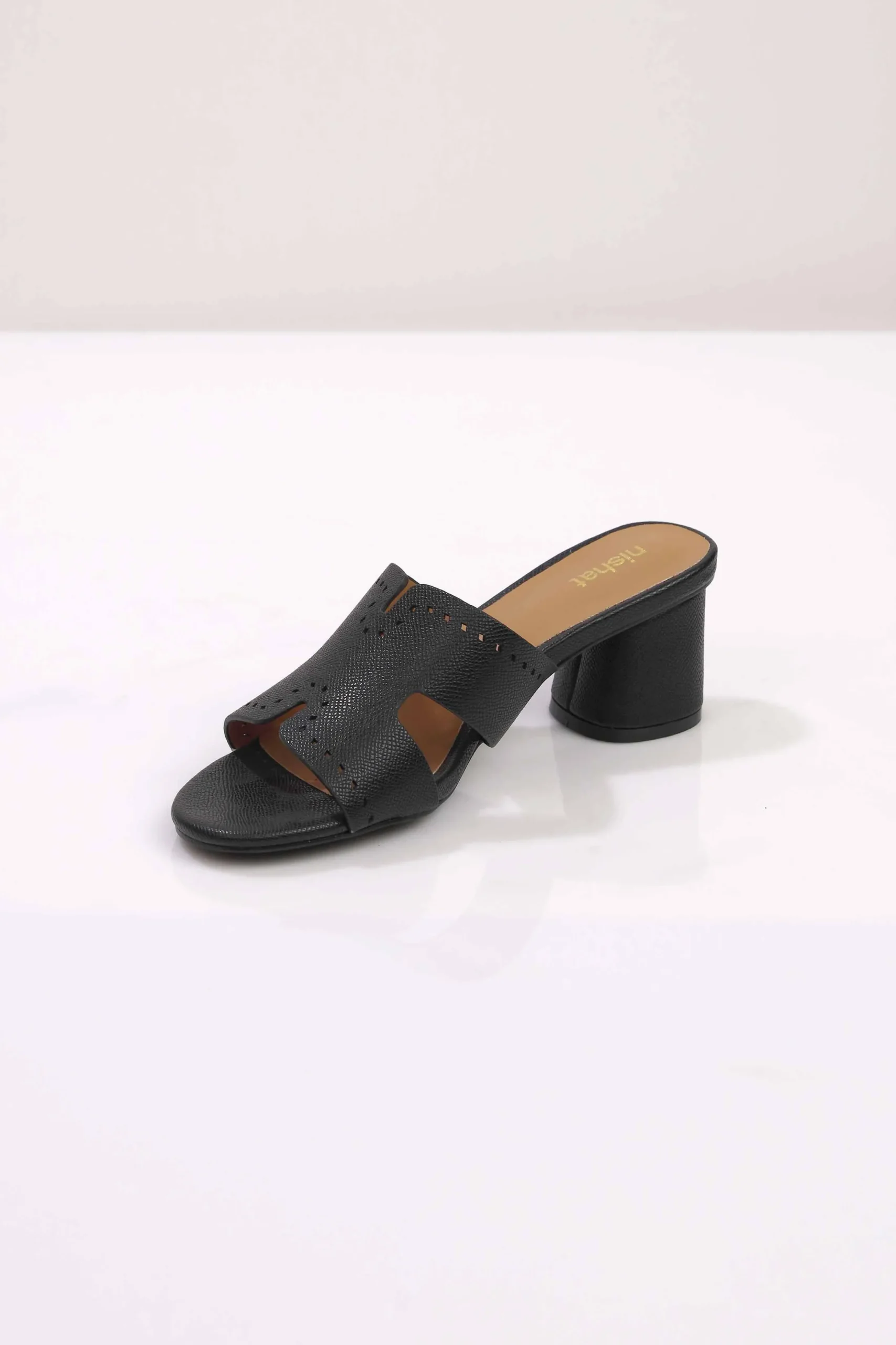Black Wedge-443082903
