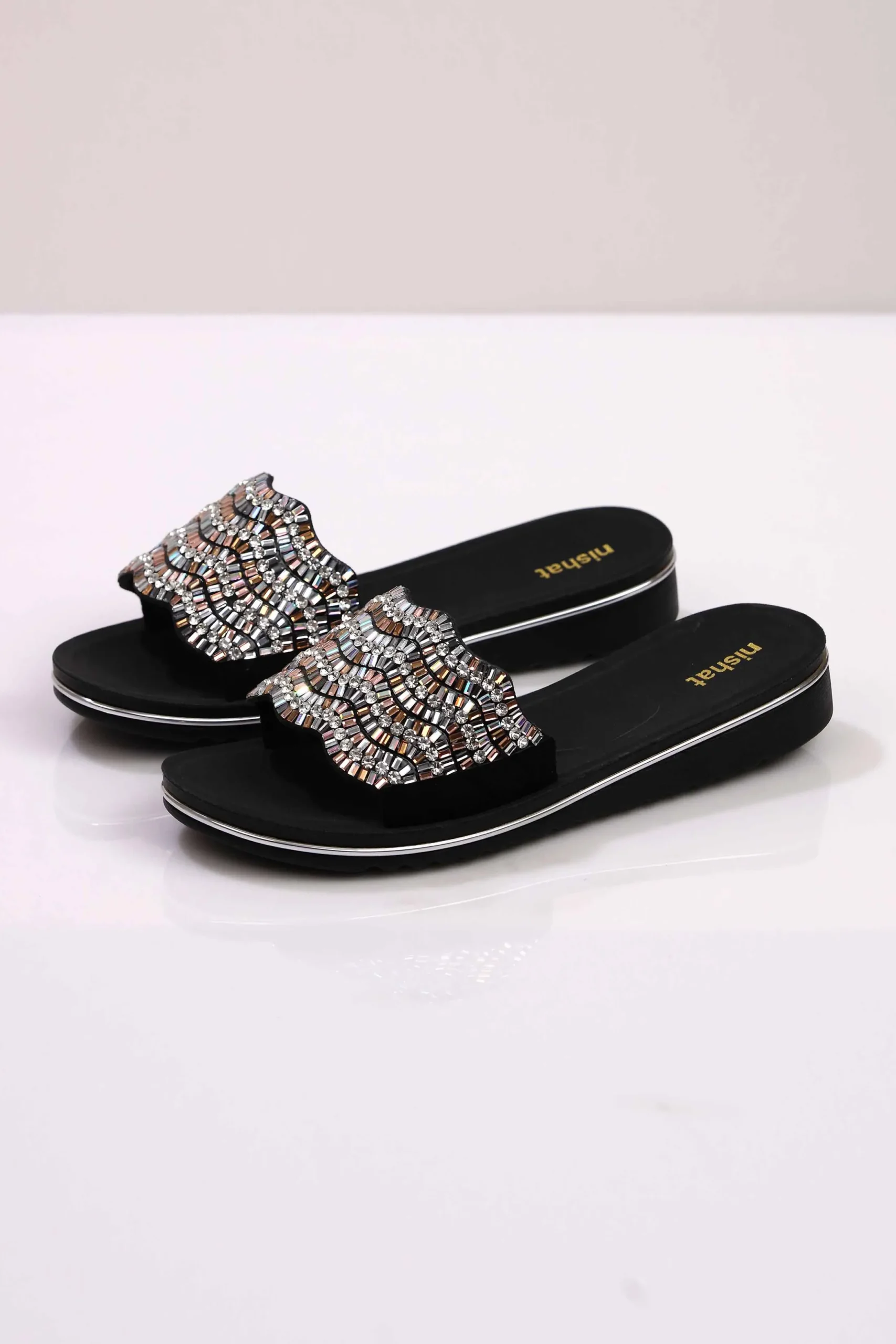 Black Wedge-443002903