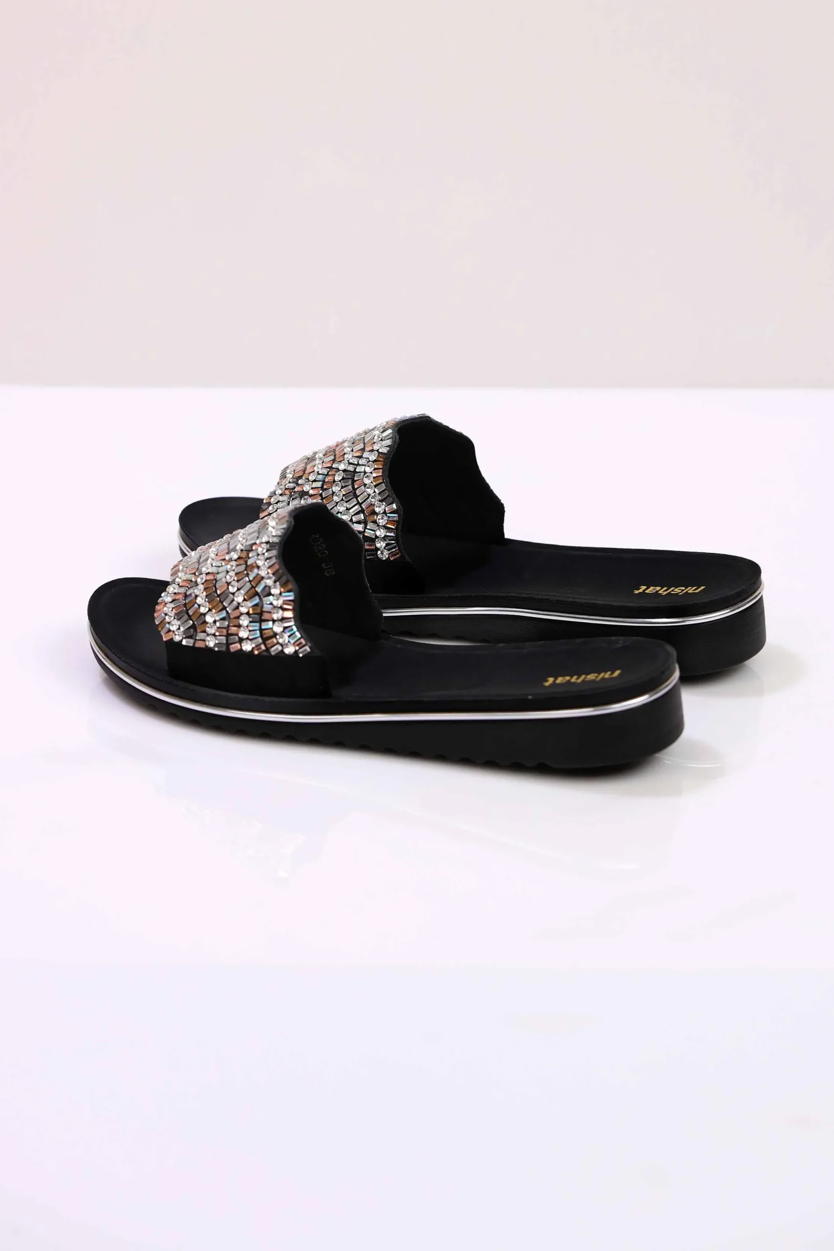 Black Wedge-443002903