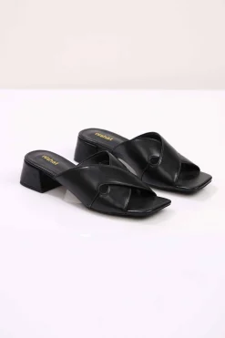 Black Wedges-443092903