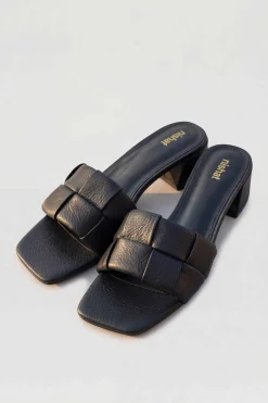 Black Wedges-445342903
