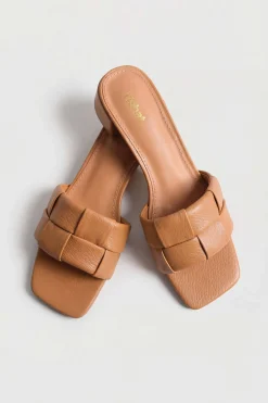 Camel Wedges-445342929