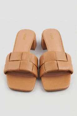 Camel Wedges-445342929