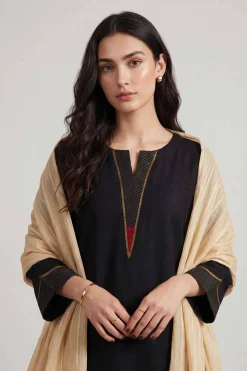 Camel Women Scarf-447902129