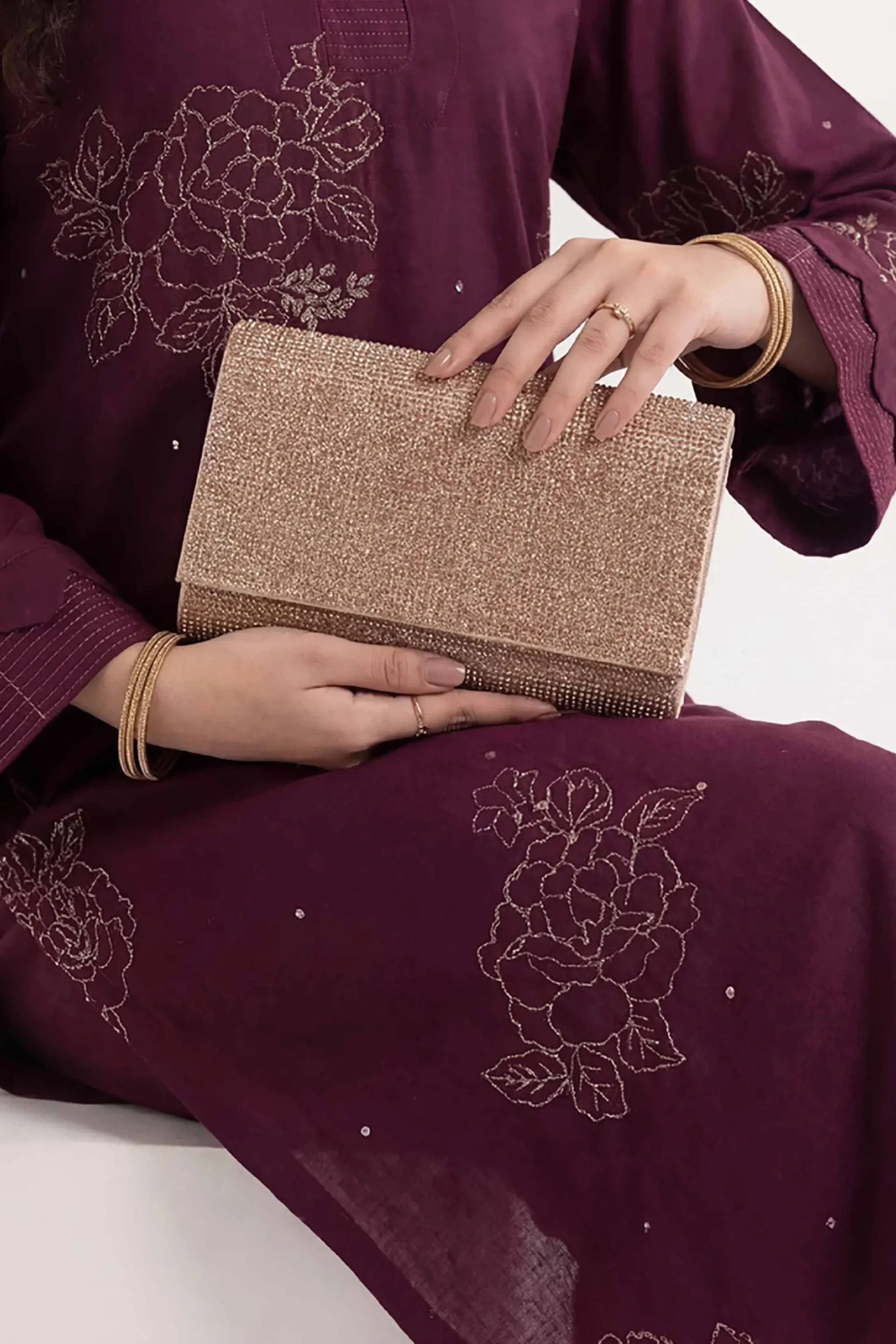 Champagne Clutch-448652116