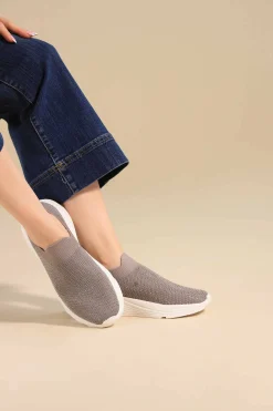 Khaki Canvas-443172930