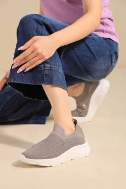 Khaki Canvas-443172930
