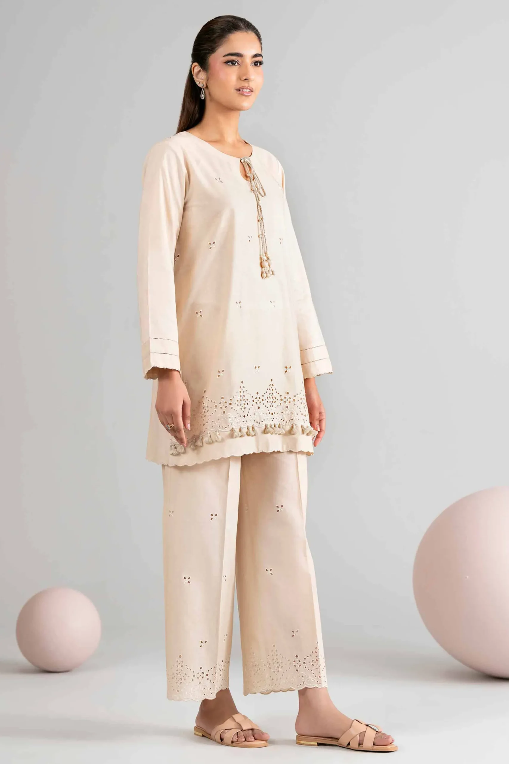 1 Piece - Dyed Embroidered Loose Fabric - 42602504