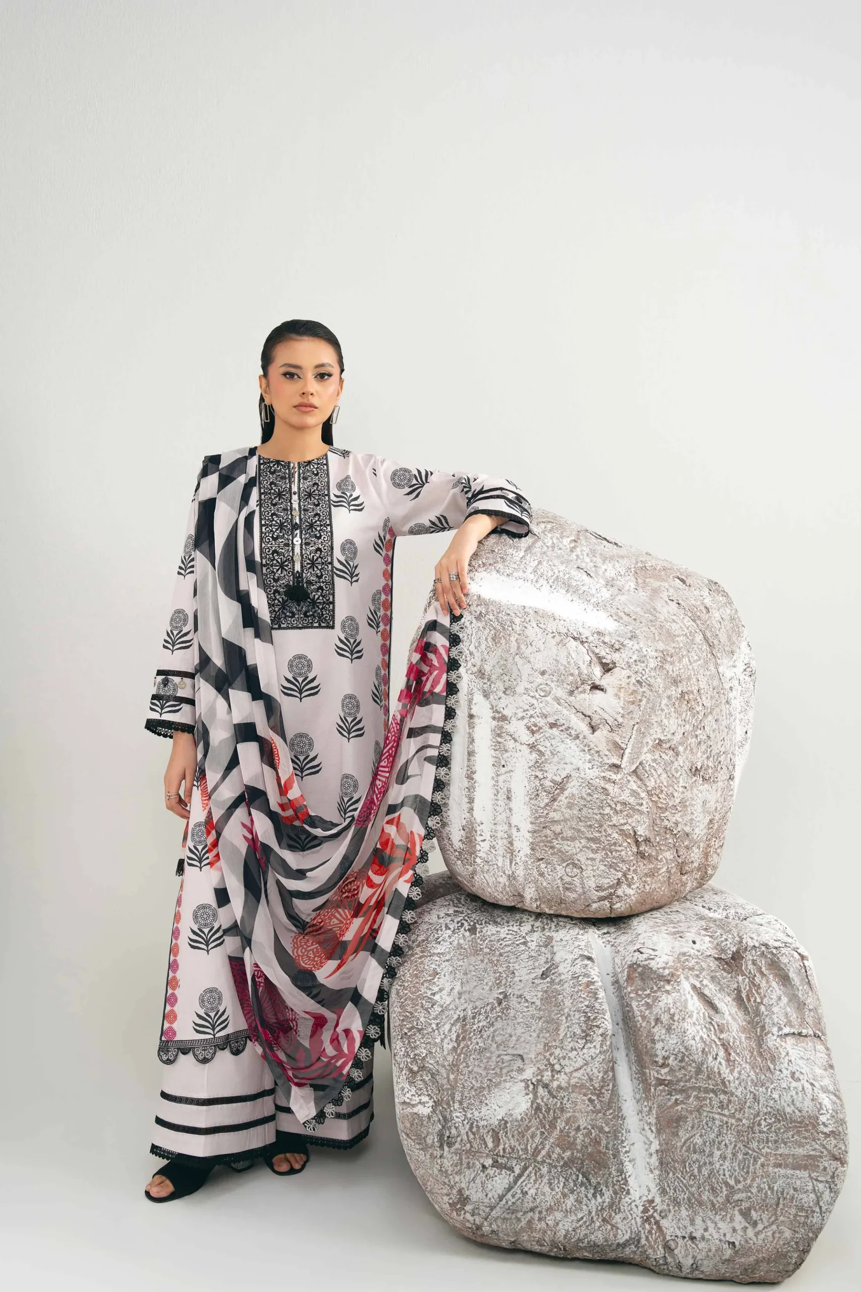 3 Piece - Printed Embroidered Suit - 42502033