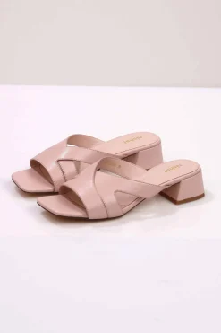 Pink Wedge-443142905
