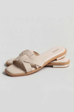 White Chappal-445202912